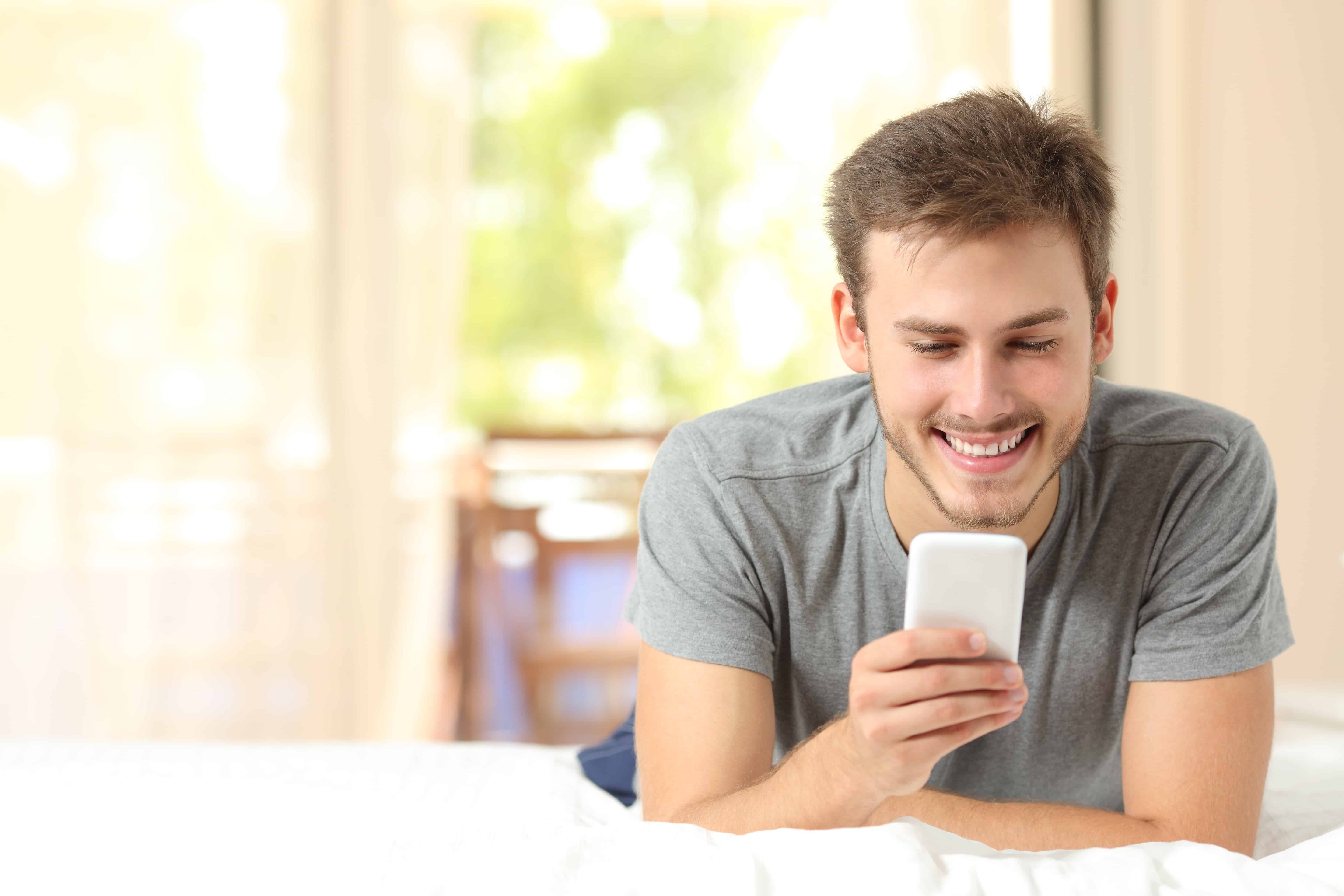 Employee onboarding experience software delivered on mobile